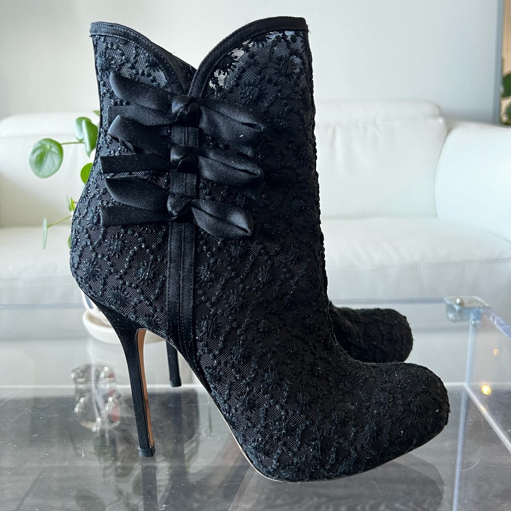 CHRISTIAN DIOR | BLACK MESH DESIGN SATIN HEELED BOOTIES W/ BOWS